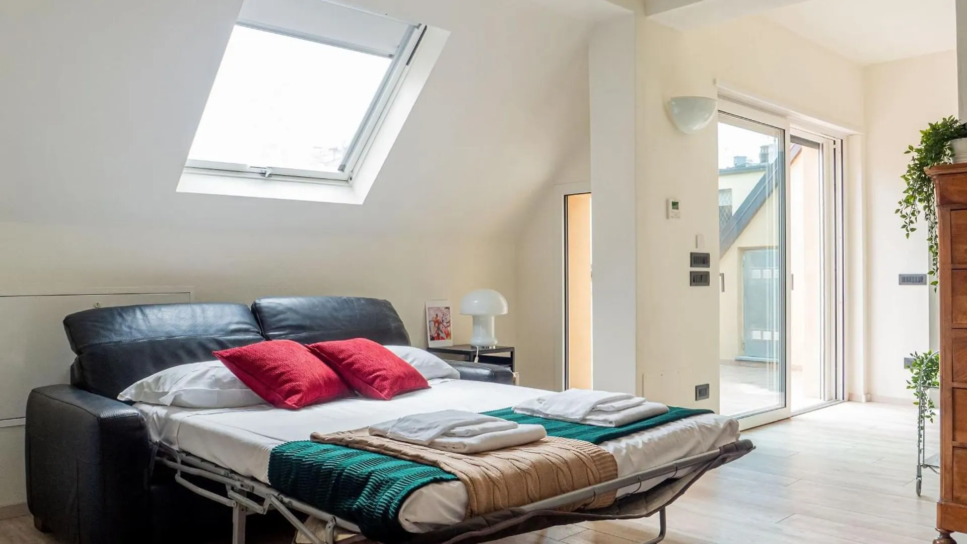 The Best Rent - Attic With Terrace In Milan Downtown Apartment
